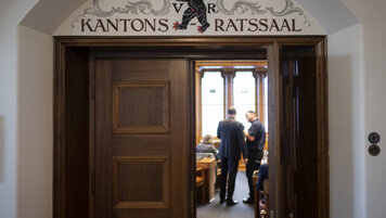 KEYSTONE/GIAN EHRENZELLER 20251201185501543.jpg