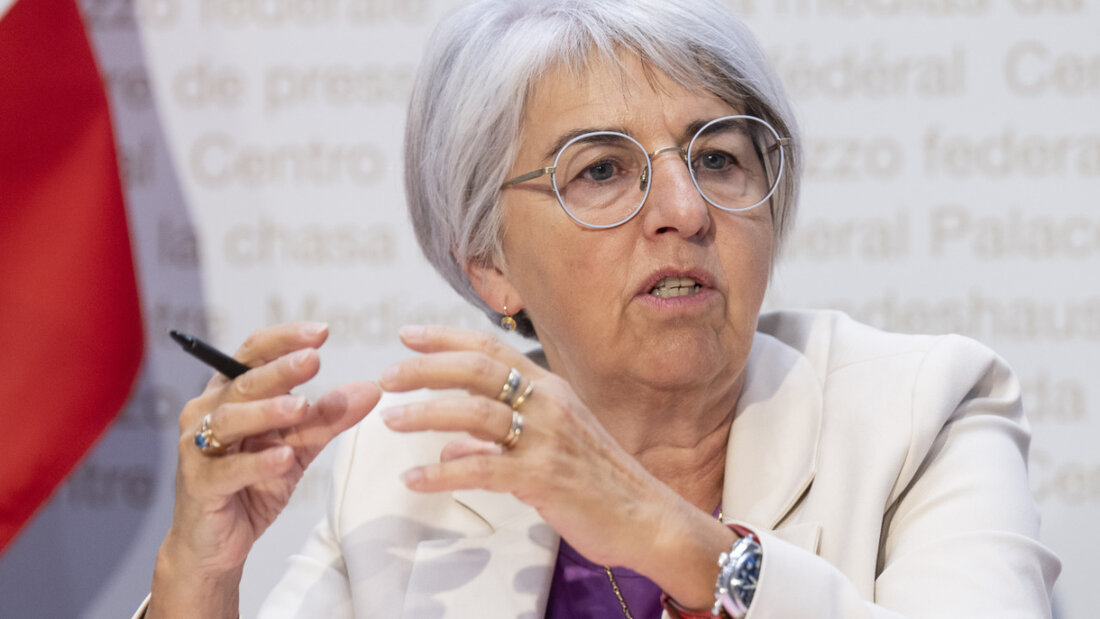 Anpassungen bei den Vorgaben zum Ortsbildschutz sollen das Bauen von Wohnungen vereinfachen, vor allem in Städten. Bundesrätin Elisabeth Baume-Schneider erläutert die Entscheide vor den Medien. 20250926153413361.jpg
