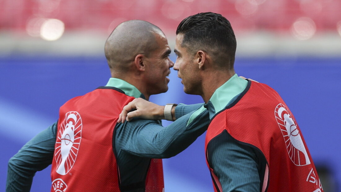 Pepe (links) und Cristiano Ronaldo sind die beiden ältesten Feldspieler, die jemals an einer EM eingesetzt wurden 20240618210407629.jpg