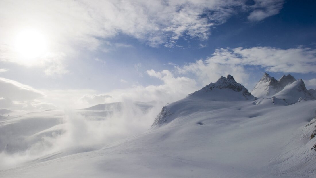 Die Gruppe befand sich auf der Skitourenroute zwischen Zermatt und Arolla in den Walliser Alpen. Die Tête Blanche liegt auf halbem Weg zwischen den zwei Ortschaften. (ArchivbilD) 20240311052707157.jpg