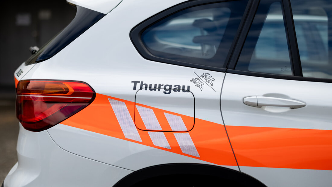 Im Juli 2023 musste die Thurgauer Kantonspolizei ausrücken, weil ein Mann eine Frau mit einem Messer angegriffen und verletzt hat. (Archivbild) 20250715113206819.jpg