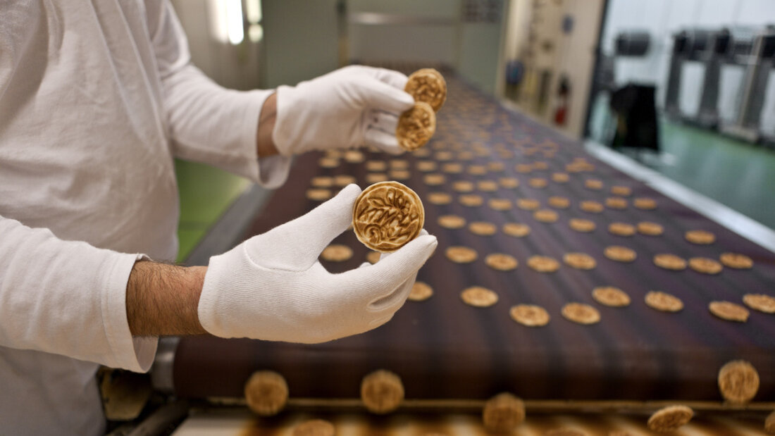 Den Biscuit-Hersteller Kambly wird Dania Kambly künftig alleine führen. Die Urenkelin des Gründers Oscar Kambly hat sich von Ehepartner und CEO Nils Kambly getrennt. Er verlässt das Unternehmen.(Symbolbild) 20260522111048124.jpg