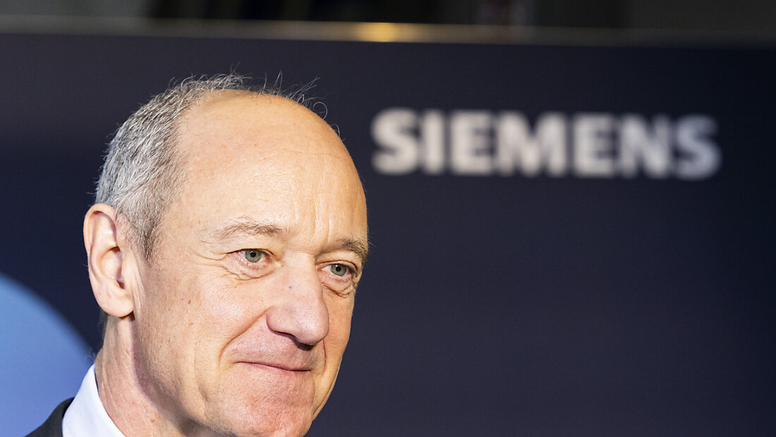 Siemens-Chef Roland Busch setzt zu Einschnitten an: Der Industriekonzern will weltweit rund 6000 Jobs abbauen. Betroffen ist vor allem die zuletzt schwächelnde Sparte Digital Industries. (Archivbild) 20250318155536823.jpg