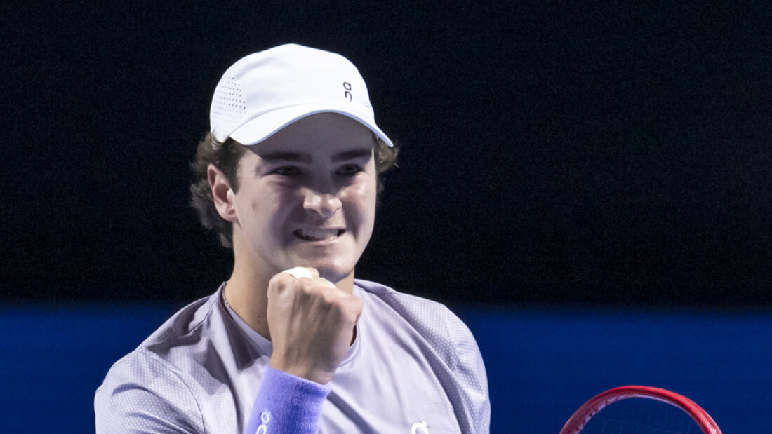 Fühlt sich in der Basler St. Jakobshalle, dem einstigen Heimcourt seines Idols Roger Federer, pudelwohl: der brasilianische Teenager João Fonseca 20251025043012958.jpg