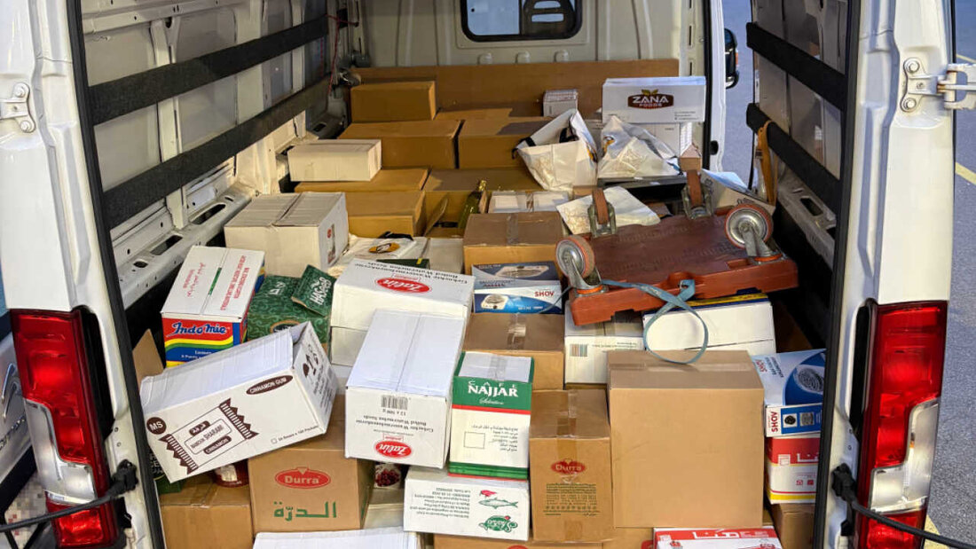 Mitarbeitende des Bundesamts für Zoll und Grenzsicherheit haben am 3. April in Ramsen SH einen Lieferwagen mit fast 1000 Kilogramm unverzollten Lebensmitteln gestoppt. 20260410093413099.jpg