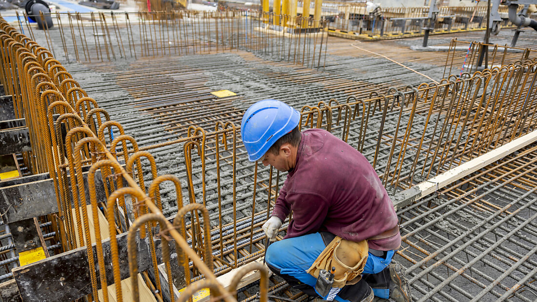Der Baumeisterverband erwartet 2025 nur eine leicht höhere Bautätigkeit in der Schweiz, was den Wohnungsknappheit noch weiter verschärfen könnte. (Symbolbild) 20250402100606475.jpg