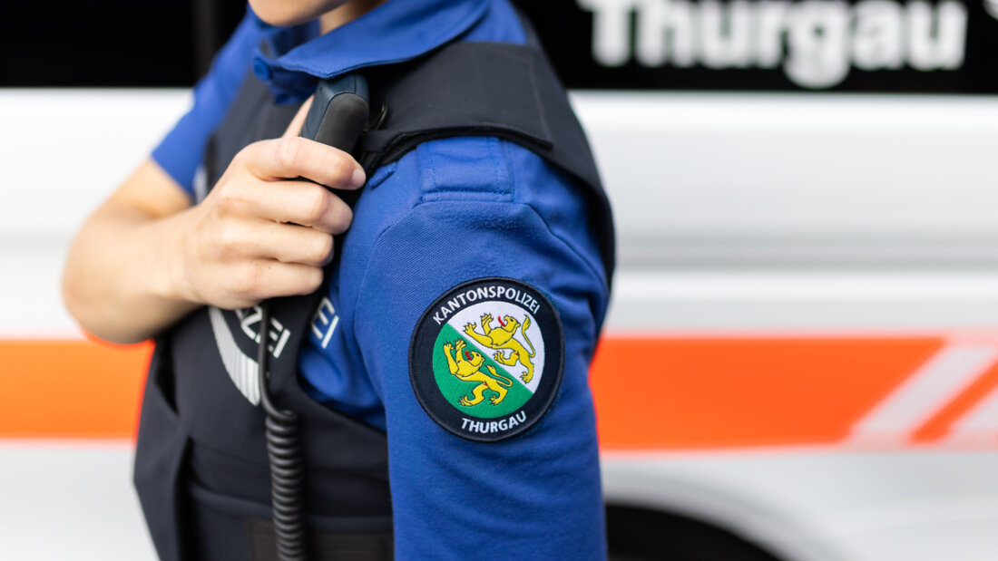Die Kantonspolizei Thurgau rückte am Dienstag zu einem Arbeitsunfall in Salenstein aus. (Symbolbild) 20251216165031842.jpg