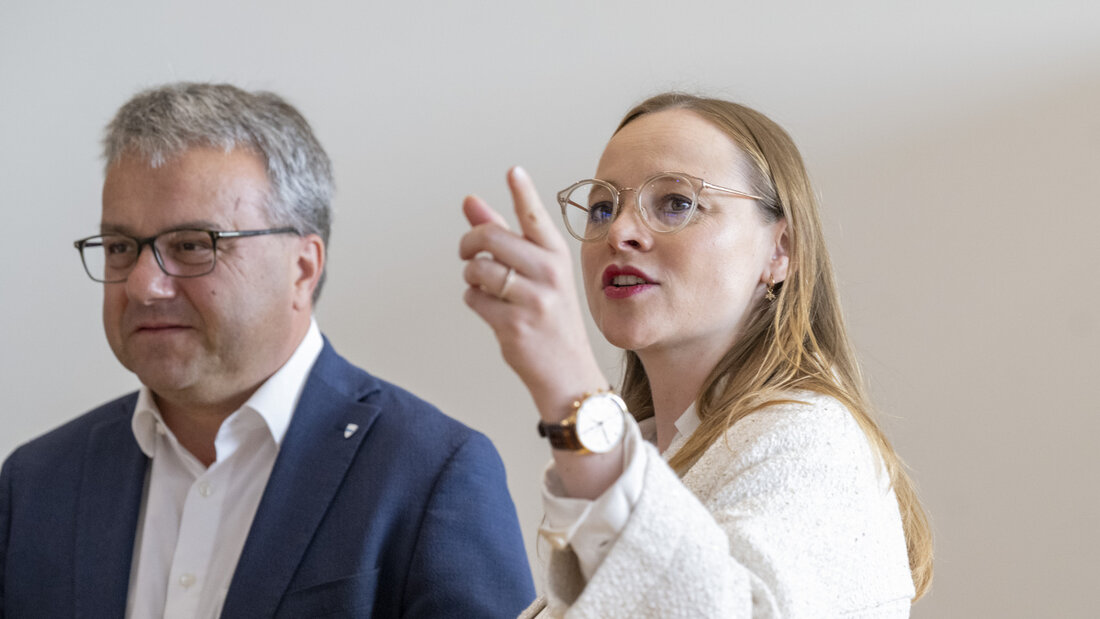 Die bisherigen Regierungsmitglieder Laura Dittli und Andreas Hausheer (beide Mitte) erreichten bei den Gesamterneuerungswahlen in Zug die besten Resultate. 20261004151732262.jpg