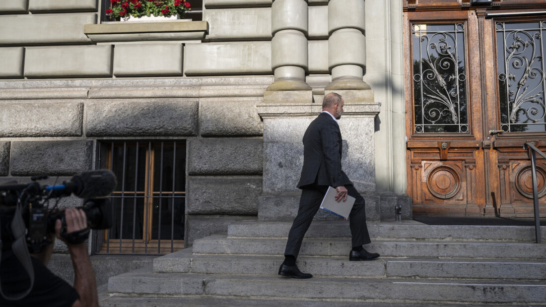 "Dr. Pump" erscheint zu seinem Prozess vor dem Regionalgericht Bern-Mittelland. 20250814085232546.jpg