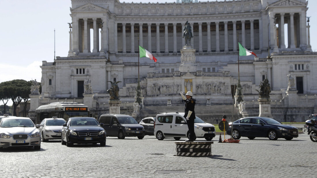 Mit dem Auto in Rom oder Florenz nicht aufgepasst - und schon sind 100 Euro weg. Die verkehrsberuhigten Zonen in Italiens Städten sorgen immer wieder für Ärger. Nirgendwo in Europa gibt es mehr. (Archivbild) 20260610064355278.jpg