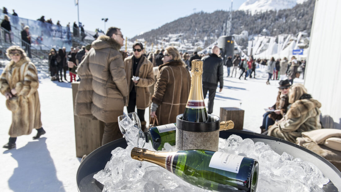 Insbesondere dank der guten Entwicklung an den Aktienmärkten ist die Zahl der Dollar-Millionäre weiter klar gestiegen. (Symbolbild) 20250604063229086.jpg