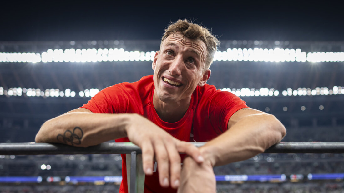 Frust pur und Tränen Richtung Trainer: Wie schon vor einem Jahr an den Olympischen Spielen in Paris ist Simon Ehammer im Weitsprung nach einer Top-Leistung Vierter 20250917171537746.jpg