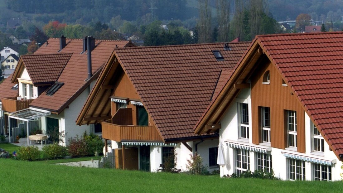 Am 28. September entscheidet das Schweizer Stimmvolk über einen Systemwechsel bei der Besteuerung der eigenen vier Wände. Gibt es ein Ja, fällt der Eigenmietwert. Genau danach sieht es gemäss neuesten Umfragen aus. (Archivbild) 20250917064007287.jpg