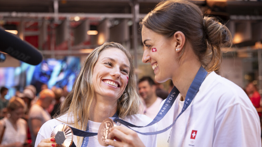 Nina Brunner und Tanja Hüberli wollen an die grossen Erfolge anknüpfen, wie hier beim Medaillencoup an den Olympischen Spielen in Paris 20260409050050186.jpg