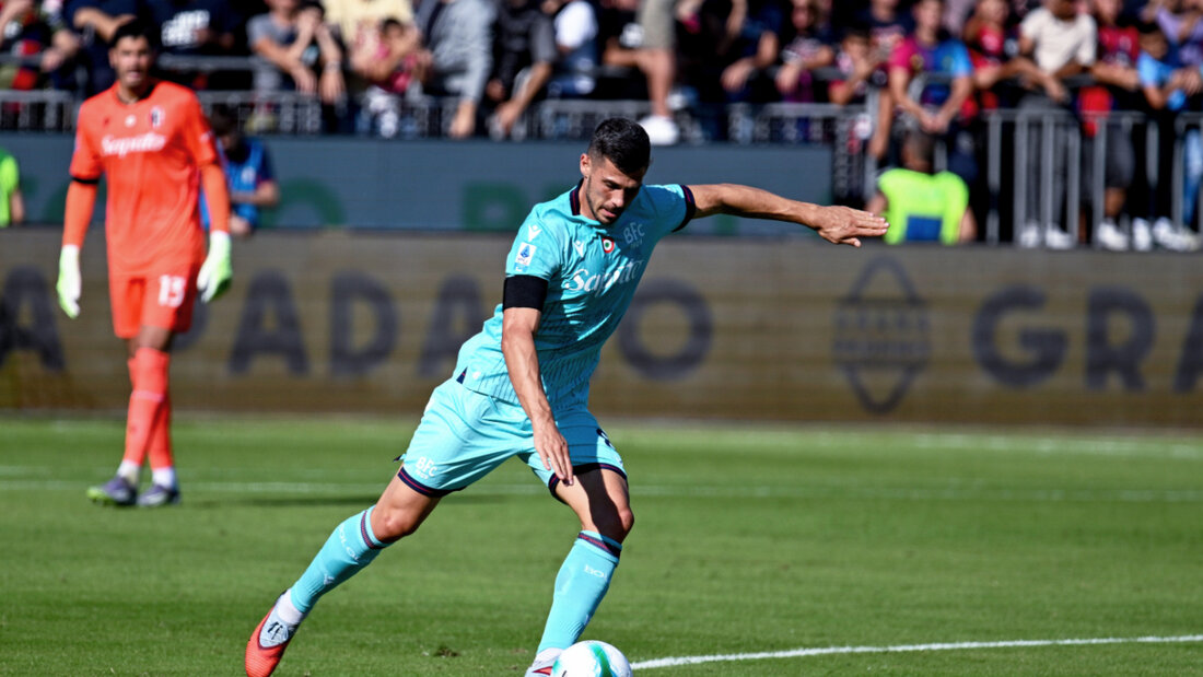 Bolognas Remo Freuler muss im Spiel gegen Parma verletzt vom Feld 20251102200644496.jpg