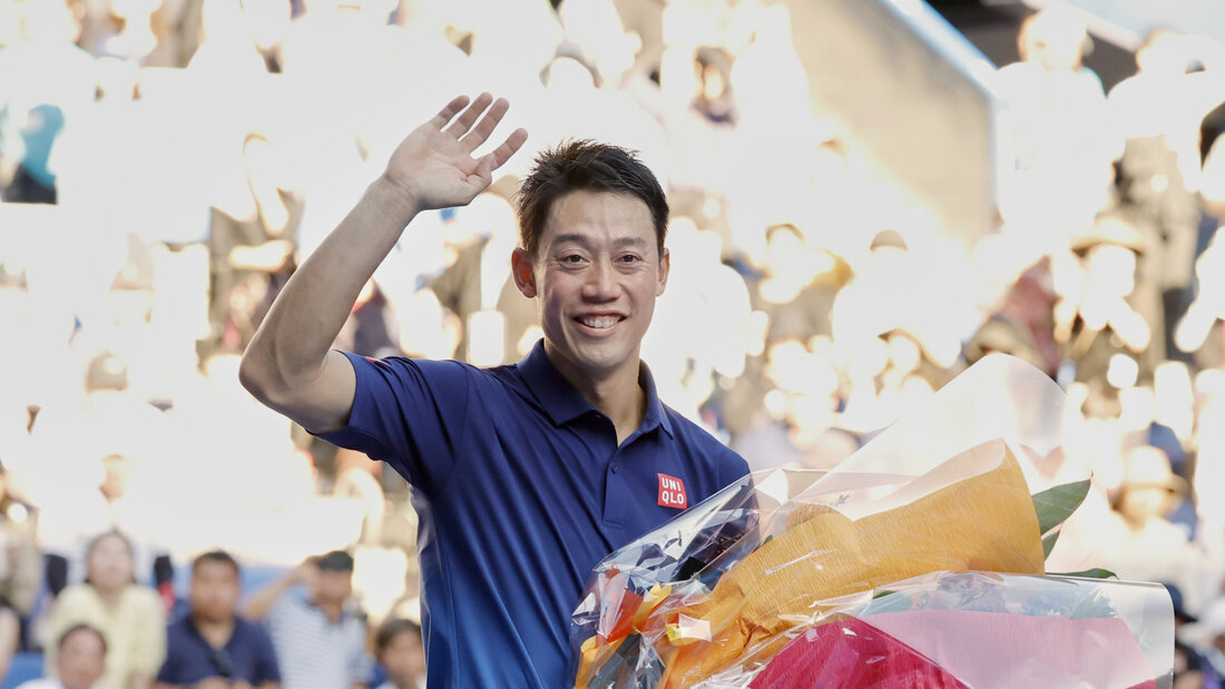 Kei Nishikori winkt den Fans ein letztes Mal zu 20261001120952487.jpg
