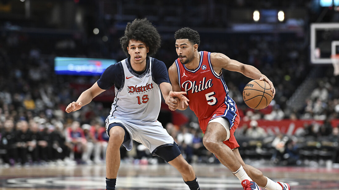 Kyshawn George (links) verliert das Kellerduell gegen die Philadelphia 76ers 20250410060424476.jpg