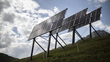 KEYSTONE/GIAN EHRENZELLER 20251106095904217.jpg