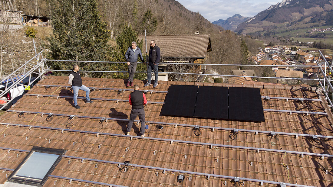 Viele Mieterinnen und Mieter sind gemäss einer Studie bereit, einen Aufpreis für nachhaltige Wohnungen zu bezahlen oder sich am Bau einer Solaranlage zu beteiligen. (Archivbild) 20250311121758859.jpg