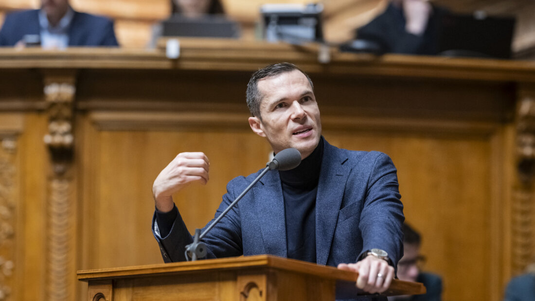 Im Nationalrat gingen am Dienstagvormittag die Wogen hoch. Die Linke - im Bild Jean Tschopp (SP/VD) - warnt vor einer Aufweichung der Waffenexportregeln. 20251202093801082.jpg