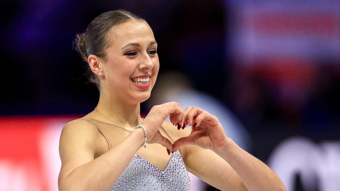Livia Kaiser freut sich nach ihrer Kür an der WM in Prag 20260327221429192.jpg