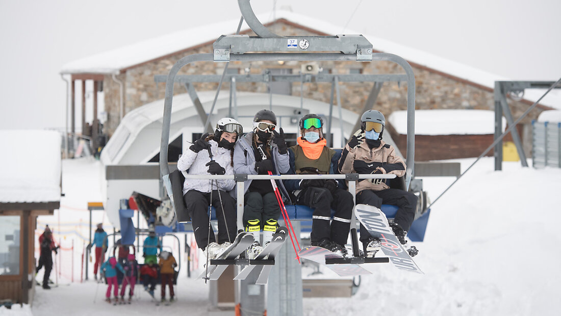 Die allgemeine Teuerung und die dynamischen Preissysteme haben die Preise für Bergbahnen und Skilifte spürbar ansteigen lassen. (Archivbild) 20250123074732401.jpg