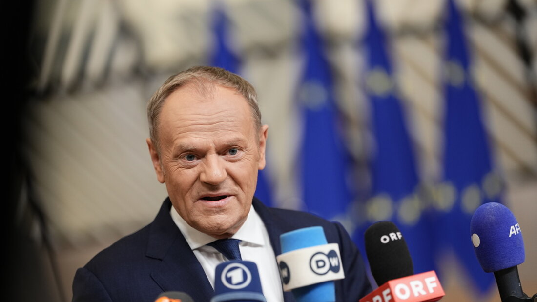 ARCHIV - Donald Tusk, Ministerpräsident von Polen, kommt zum EU-Sondergipfel in Brüssel an. Tusk stellte sich auf die Seite des Sejm-Vorsitzenden Czarzasty. Foto: Michael Kappeler/dpa 20260219131106427.jpg