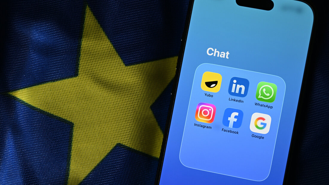 ILLUSTRATION - Die Apps Yubo, LinkedIn, WhatsApp, Facebook, Google und Instagram sind auf einem Smartphone in einer Gruppe mit dem Titel Chat zu sehne. Foto: Markus Lenhardt/dpa/Archivbild 20260722140228355.jpg