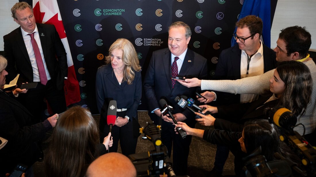 Die ehemaligen Premierminister von Alberta, Kanada, Rachel Notley (l) und Jason Kenney, erörtern bei einem Mittagessen der Handelskammer von Edmonton ihre Einschätzung der möglichen wirtschaftlichen Folgen des Referendums in Alberta. Foto: John Ulan/The Canadian Press/AP/dpa - ACHTUNG: Nur zur redaktionellen Verwendung und nur mit vollständiger Nennung des vorstehenden Credits 20261019072243332.jpg