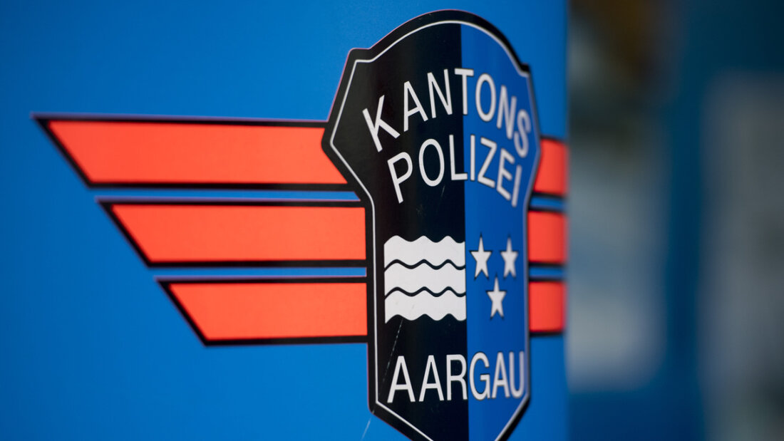 Die Kantonspolizei Aargau mobilisierte am Samstagabend ein Grossaufgebot, nachdem ein schwer verletzter Mann in Baden aufgefunden worden war. 20251130102915842.jpg