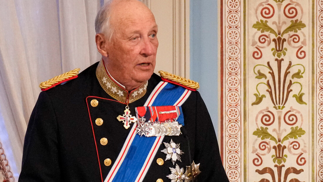 ARCHIV - König Harald hält eine Rede vor dem Galadinner im Palast im Zusammenhang mit dem Staatsbesuch der isländischen Präsidentin Tomasdottir und ihres Ehemanns Skulason. Foto: Fredrik Varfjell/NTB/dpa 20260817193145392.jpg