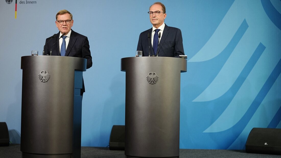 Johann Wadephul (l, CDU), Bundesaußenminister, und Alexander Dobrindt (CSU), Bundesinnenminister, geben eine Pressekonferenz zu den Entwicklungen im Fall der am Flughafen Leipzig/Halle gefundenen Sprengstoff-Drohne im Bundesinnenministerium. Foto: Kay Nietfeld/dpa 20260901190020569.jpg
