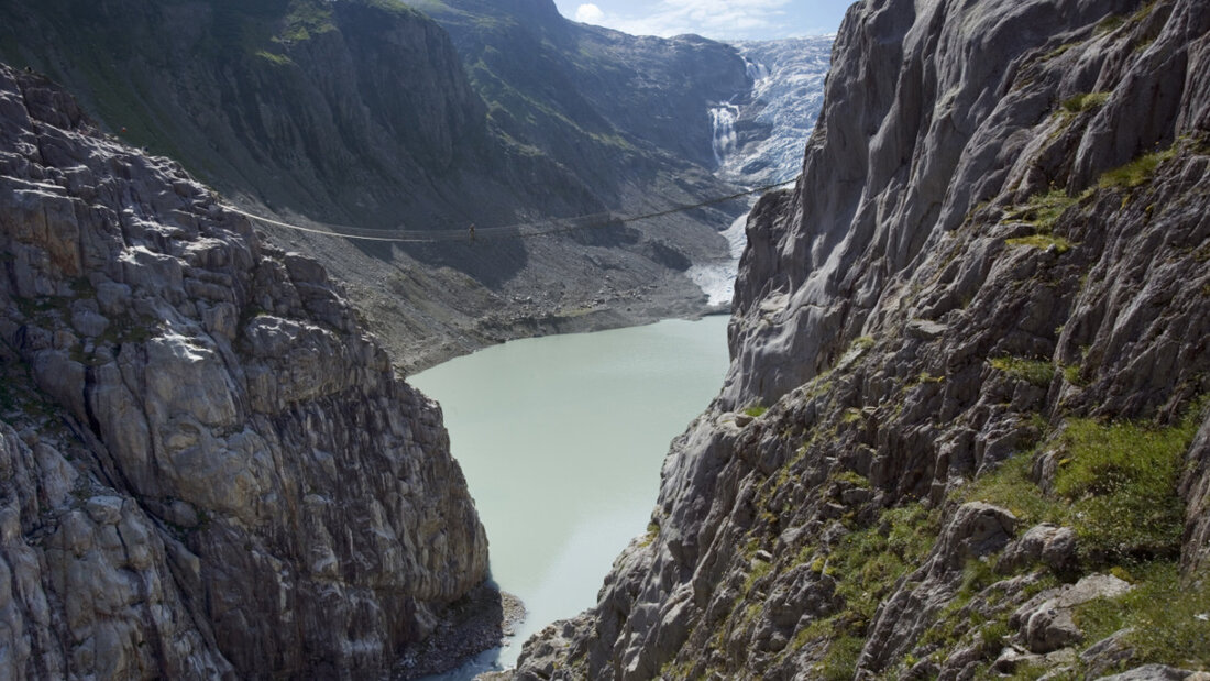 Beim Triftgletscher im Kanton Bern soll ein Wasserkraftwerk entstehen. Mit dem Beschleunigungserlass will das Parlament die Verfahrensschritte vereinfachen. (Themenbild) 20250923085703692.jpg