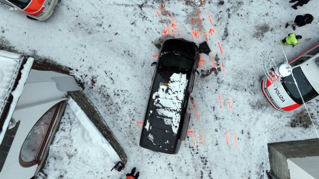 Ein Auto mit blockierten Rädern erfasste in der Fussgängerzone in St. Moritz zwei Kinder. 20260218110221804.jpg