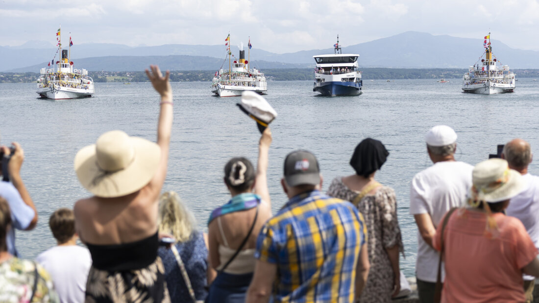 Tausende erfreuten sich am Sonntag an der Schiffsparade auf dem Genfersee. 20260531180950614.jpg