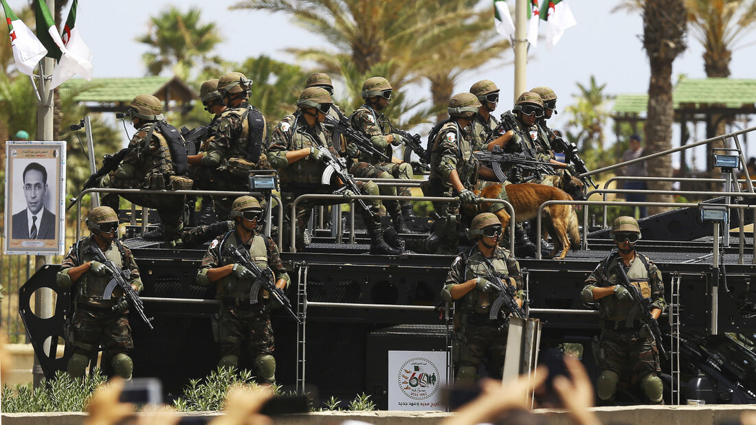ARCHIV - Ein im Niger entführter Deutscher konnte durch das algerische Militär befreit werden und befindet sich nach Angaben des Militärs in guter gesundheitlicher Verfassung. Foto: Anis Belghoul/AP/dpa 20260809152756788.jpg