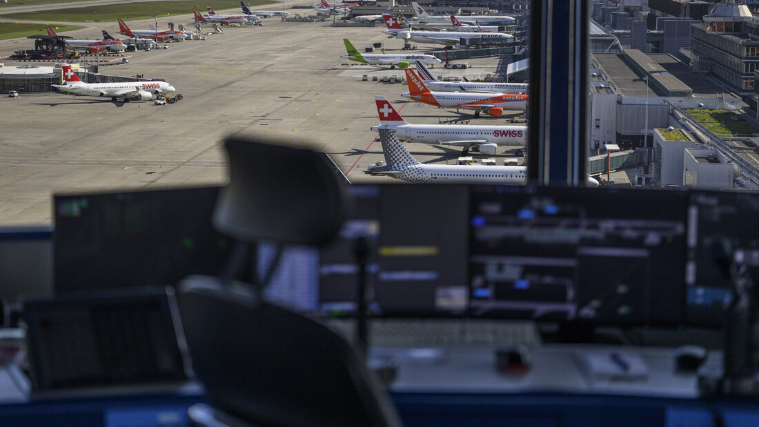 Das Flugsicherungsunternehmen Skyguide rechnet neu im Rahmen ihres Restrukturierungsprogramms mit insgesamt 50 Kündigungen. (Archivbild) 20260831161942618.jpg