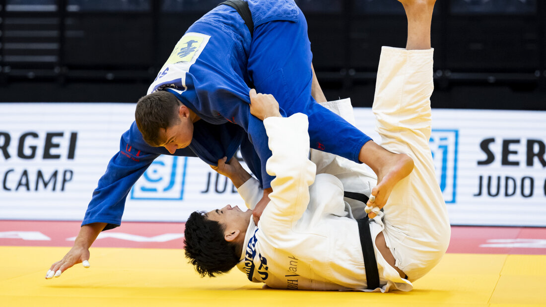 Daniel Eich (in blau) kämpft sich in Budapest mit fünf Siegen und einer Niederlage auf den 3. Platz 20260914114534634.jpg