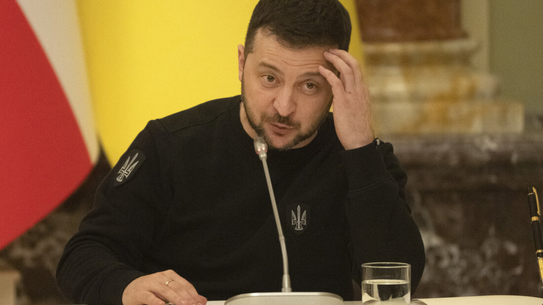 ARCHIV - Wolodymyr Selenskyj, Präsident der Ukraine, nimmt an einer Pressekonferenz mit dem österreichischen Bundespräsidenten Van der Bellen nach ihrem Treffen teil. Foto: Efrem Lukatsky/AP/dpa 20250616121502229.jpg