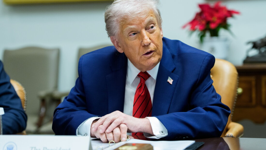 Der Nachrichtensender CNN ist dem US-Präsidenten Donald Trump schon lange ein Dorn im Auge. Im Zuge des Übernahmekampfs um den Mutterkonzern Warner Bros. hofft er auf einen Wechsel an der Senderspitze. (Archivbild) 20251211111900485.jpg