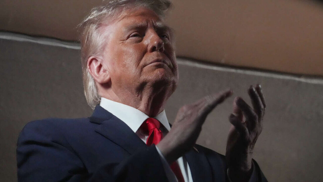 ARCHIV - Basketball, Männer: NBA, Finale, 3. Spieltag, New York Knicks - San Antonio Spurs. US-Präsident Donald Trump besucht das Spiel. Foto: Mark Schiefelbein/AP/dpa 20260613051143900.jpg