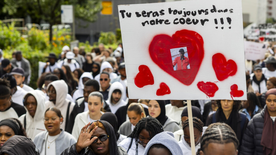 Hunderte nahmen in Lausanne am Schweigemarsch für den tödlich verunfallten Jugendlichen teil. 20250830143942521.jpg