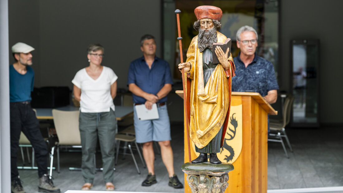 Der Gemeindepräsident von Baltschieder, Markus Nellen (r.), äusserte sich in seiner Rede erfreut über die Rückkehr der Statue. 20260810142325004.jpg