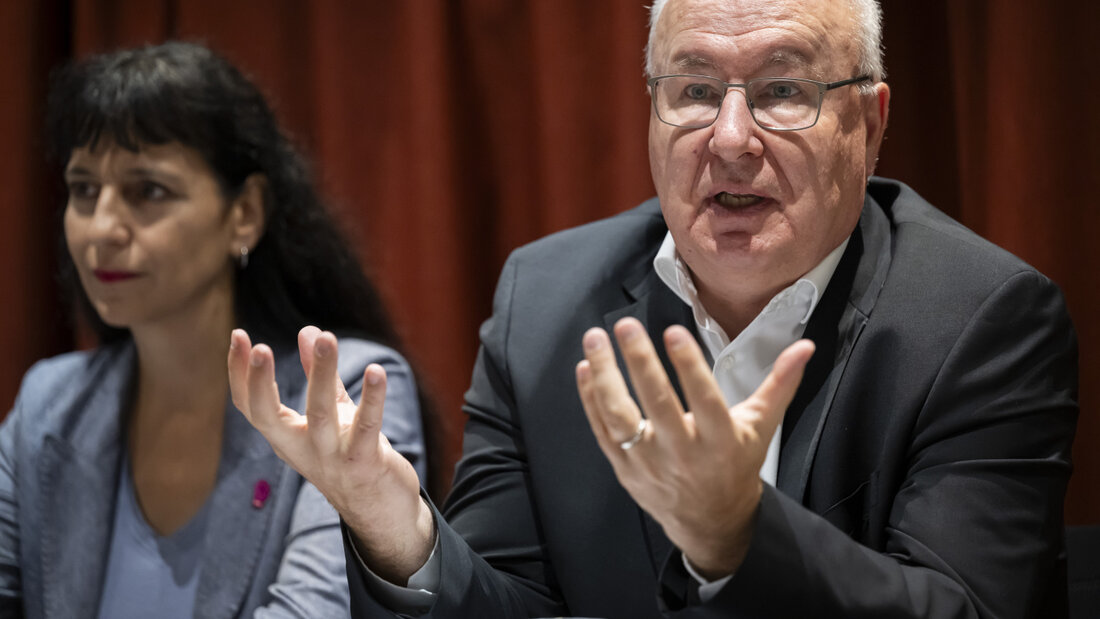 SGB-Präsident Pierre-Yves Maillard und Unia-Präsidentin Vania Alleva an der Medienkonferenz vom vergangenen Jahr. (Archivbild) 20260910094538247.jpg