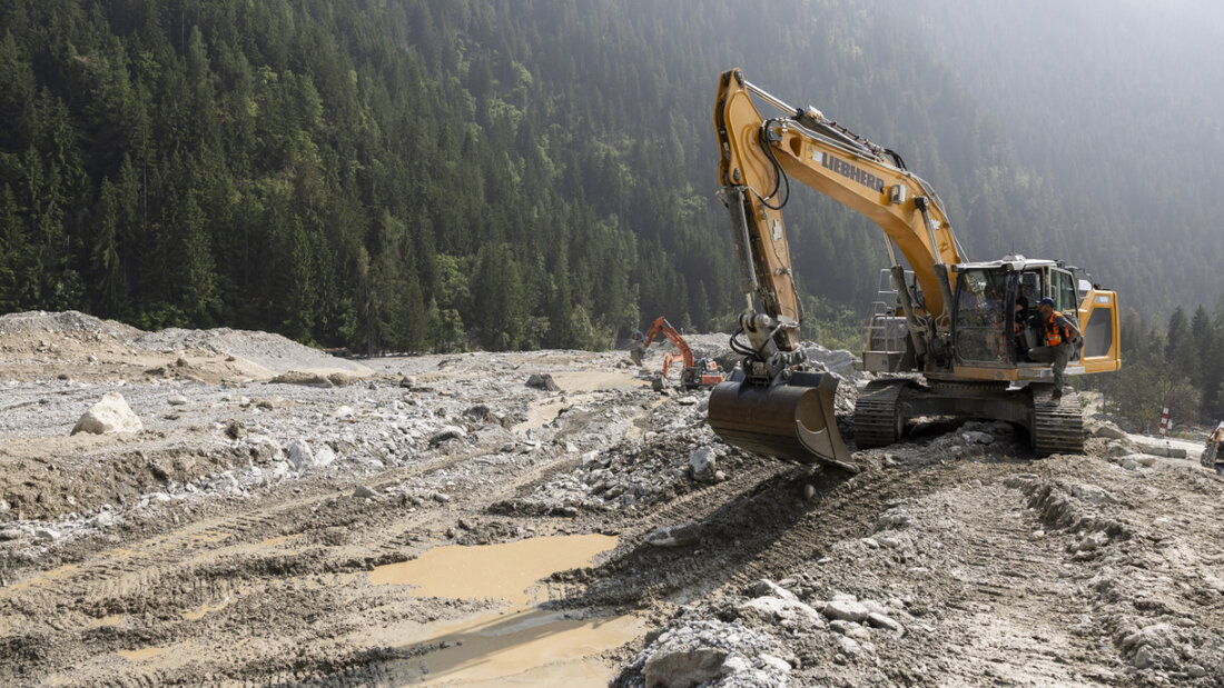 Der obere Teil des Walliser Tals Val de Bagnes wird von Unwetterfolgen geplagt. Im Bild Bauarbeiten am 9. Juni. 20250616112905582.jpg