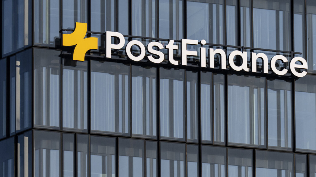 Im laufenden Jahr erhalten die Angestellten der Postfinance mehr Lohn. Und darüber hinaus schüttet die Post-Tochter eine einmalige Prämien aus.(Archivbild) 20260316122745911.jpg