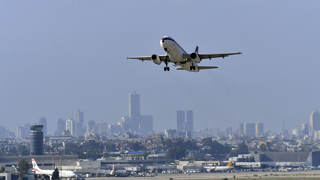 Ein Flugzeug beim Start vom internationalen Flughafen in Beirut im Libanon. (Archivbild) 20240729114027286.jpg