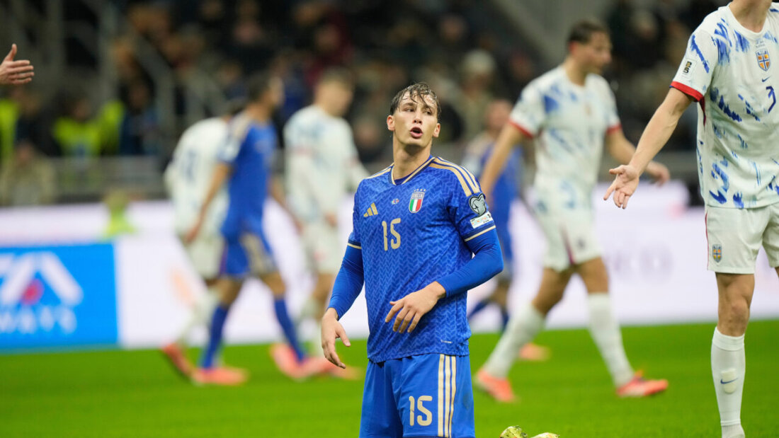 Italiens Fussballer (im Bild mit Pio Esposito) müssen (einmal mehr) aufstehen, wenn sie an die WM-Endrunde wollen 20251117141114275.jpg