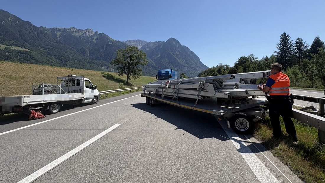 Der Selbstunfall eines Lieferwagenfahrers führte am Dienstagnachmittag auf der A13 zu Behinderungen. 20260729155020268.jpg