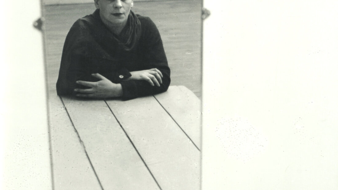 Das Selbstporträt der Avantgarde-Fotografin Florence Henri aus dem Jahr 1928 macht deutlich, warum sie als wichtige Vertreterin des "Neuen Sehens" gilt: durchdachte Komposition, klare Linienführung, ungewohnter Blickwinkel. Es ist Teil der Ausstellung, die nun im Zentrum Paul Klee zu sehen ist. 20260826111315938.jpg